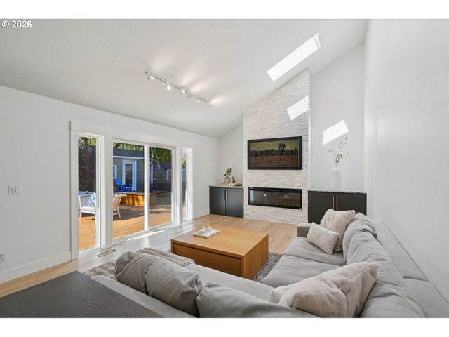 5202 NELCO Cir, West Linn, OR 97068