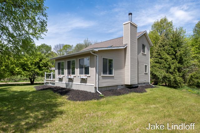11014 E Royal Road, Stanwood, MI 49346
