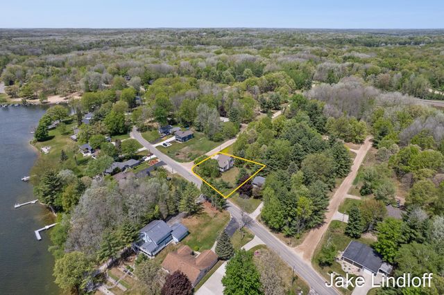 11014 E Royal Road, Stanwood, MI 49346