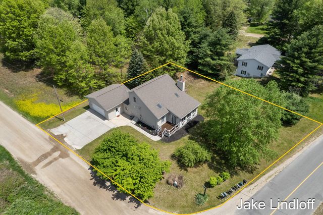 11014 E Royal Road, Stanwood, MI 49346