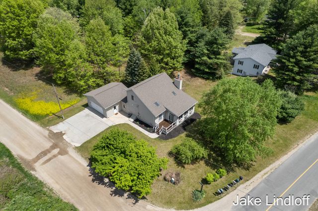 11014 E Royal Road, Stanwood, MI 49346