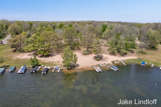 11014 E Royal Road, Stanwood, MI 49346