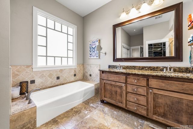 9833 Saxet, Boerne, TX 78006