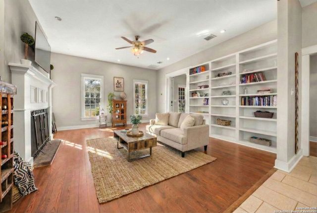 9833 Saxet, Boerne, TX 78006