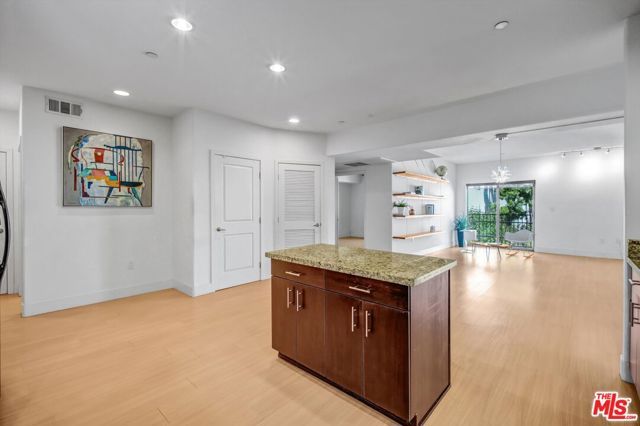5232 Satsuma Avenue 202, North Hollywood (los Angeles), CA 91601