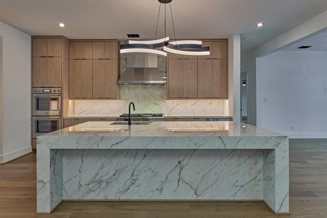 18 Squire Creek Way, Spring, TX 77389