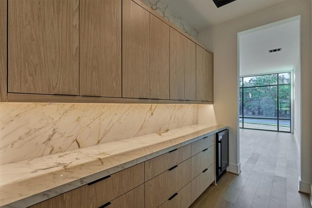 18 Squire Creek Way, Spring, TX 77389