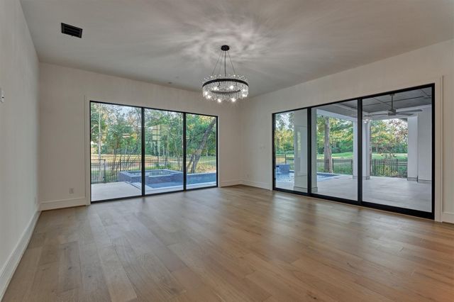 18 Squire Creek Way, Spring, TX 77389