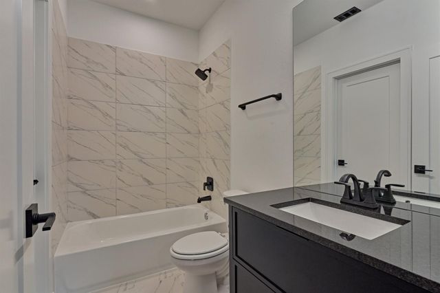 18 Squire Creek Way, Spring, TX 77389