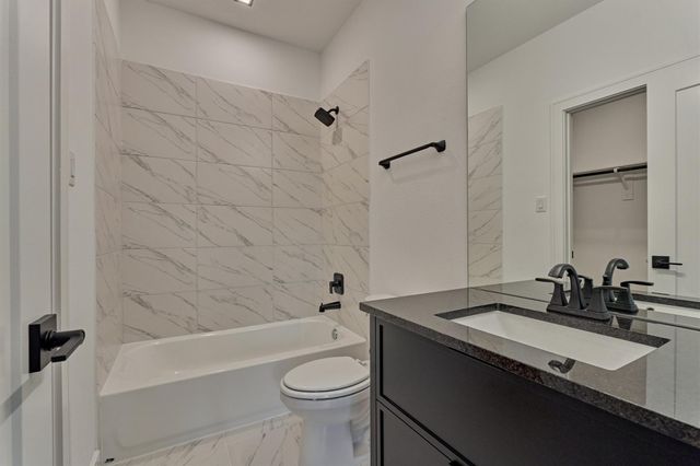 18 Squire Creek Way, Spring, TX 77389