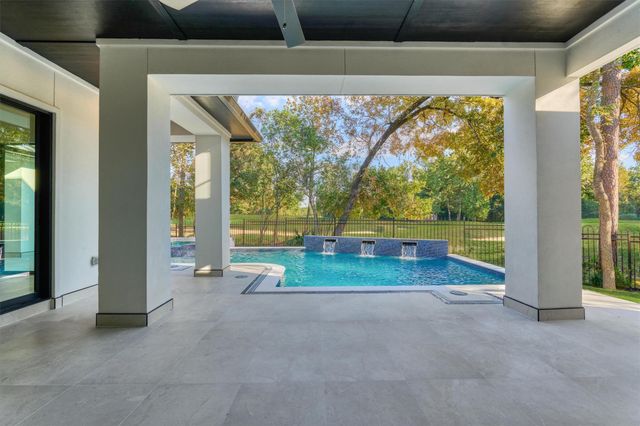 18 Squire Creek Way, Spring, TX 77389