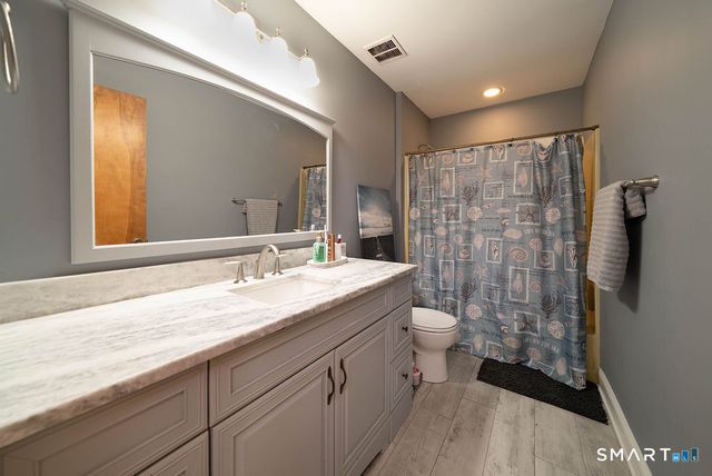 219 Twin Lakes Road APT A, North Branford, CT 06471