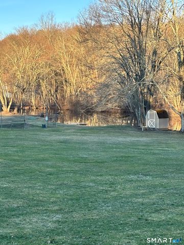 219 Twin Lakes Road APT A, North Branford, CT 06471