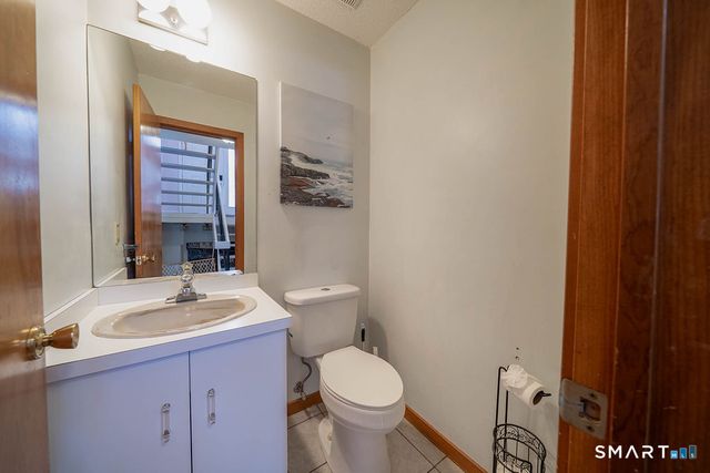 219 Twin Lakes Road APT A, North Branford, CT 06471