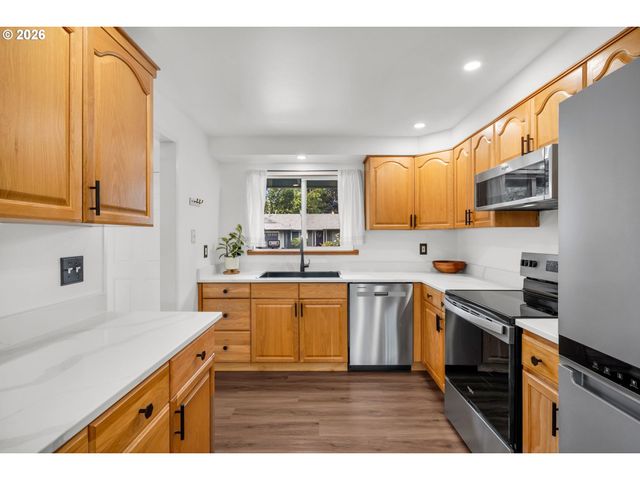 17130 Nw VALSETZ Ct, Beaverton, OR 97006