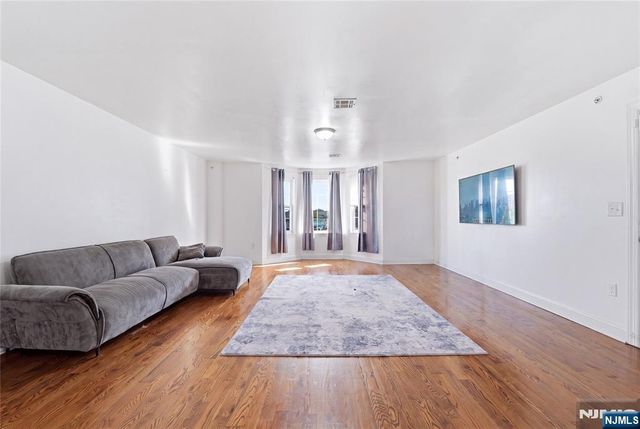 17 Stanton Street, Newark, NJ 07114