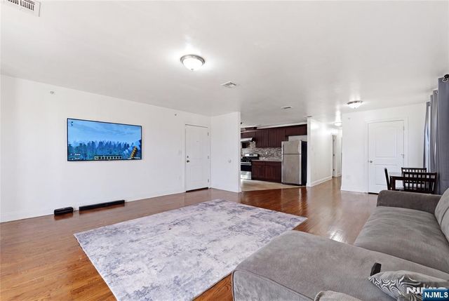 17 Stanton Street, Newark, NJ 07114