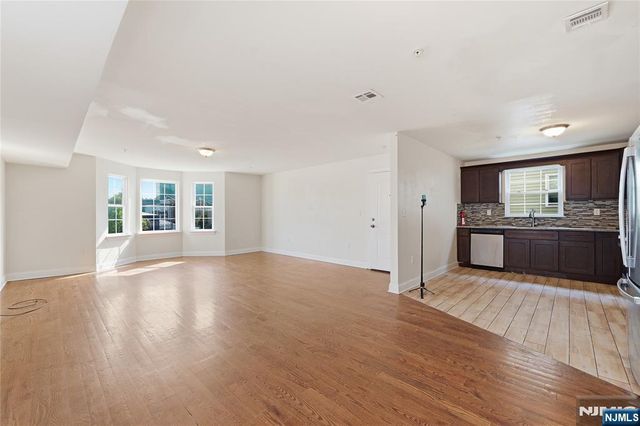 17 Stanton Street, Newark, NJ 07114