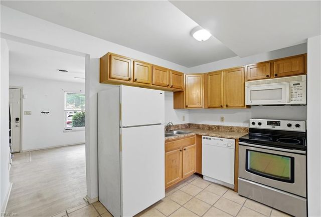 1526 Darren CIR, Portsmouth, VA 23701