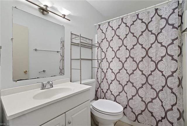 1526 Darren CIR, Portsmouth, VA 23701