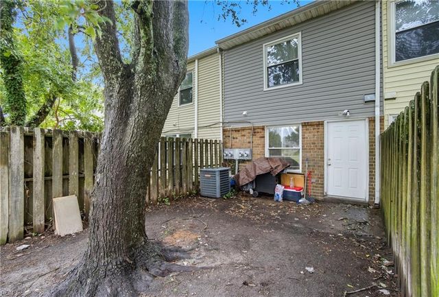1526 Darren CIR, Portsmouth, VA 23701