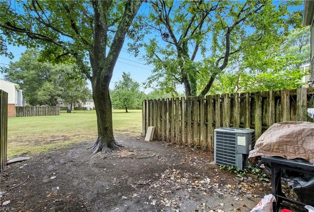 1526 Darren CIR, Portsmouth, VA 23701
