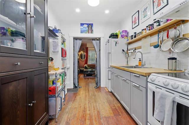 319 W UNIVERSITY AVENUE, Deland, FL 32720