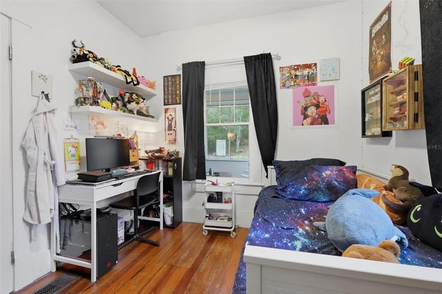 319 W UNIVERSITY AVENUE, Deland, FL 32720