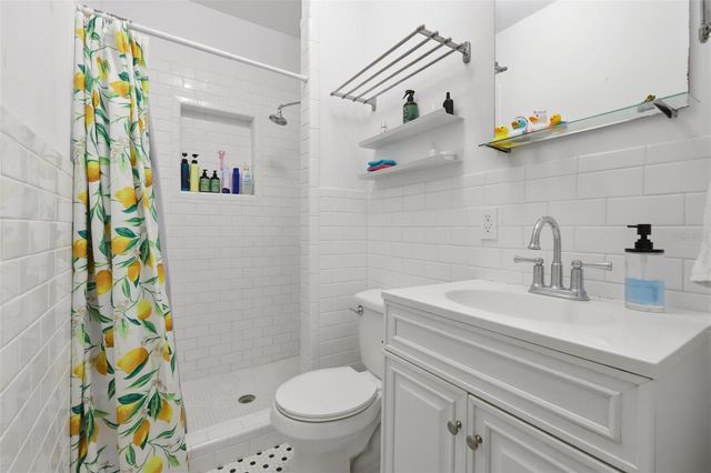 319 W UNIVERSITY AVENUE, Deland, FL 32720