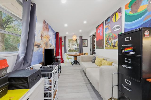 319 W UNIVERSITY AVENUE, Deland, FL 32720