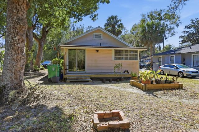 319 W UNIVERSITY AVENUE, Deland, FL 32720