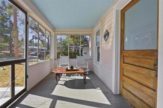 319 W UNIVERSITY AVENUE, Deland, FL 32720