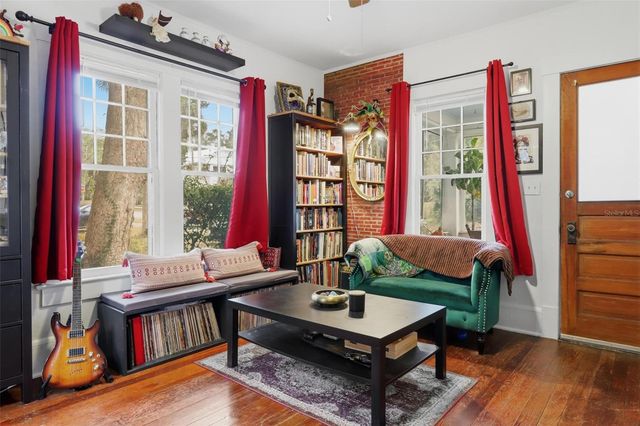 319 W UNIVERSITY AVENUE, Deland, FL 32720