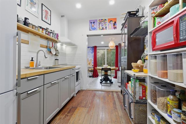 319 W UNIVERSITY AVENUE, Deland, FL 32720