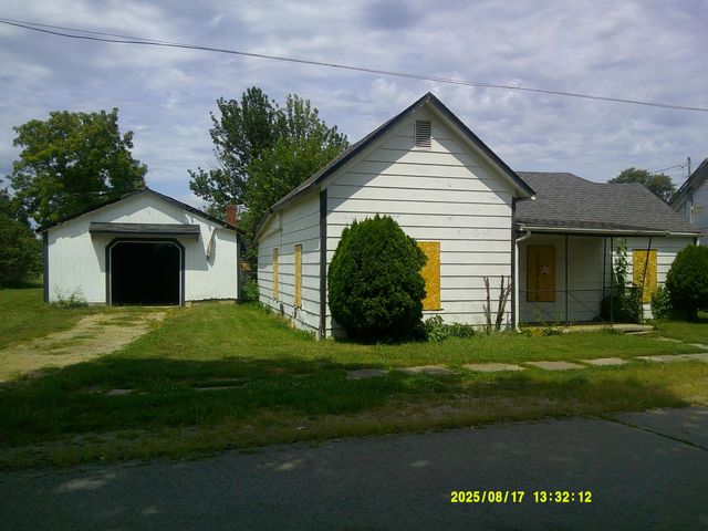28 Market Street, Bloomingburg, OH 43106