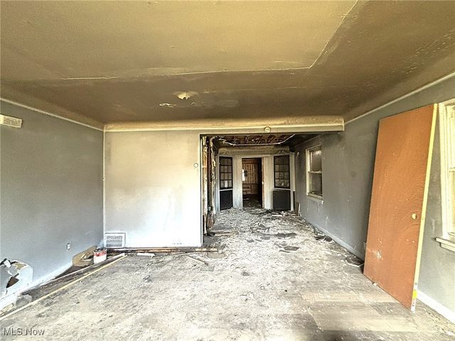 3957 Strandhill Road, Cleveland, OH 44118