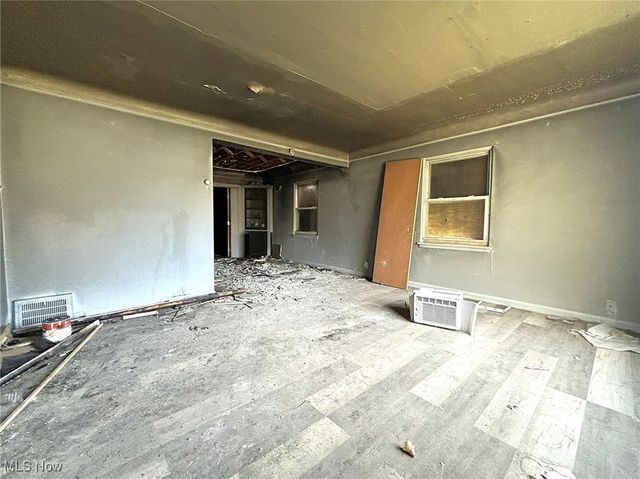 3957 Strandhill Road, Cleveland, OH 44118