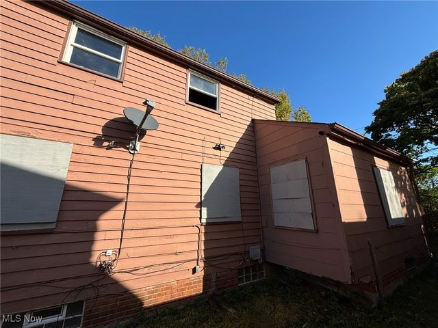 3957 Strandhill Road, Cleveland, OH 44118