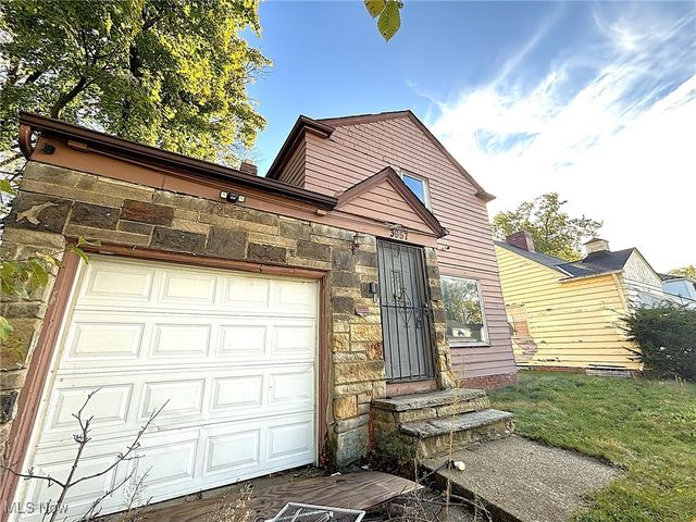 3957 Strandhill Road, Cleveland, OH 44118