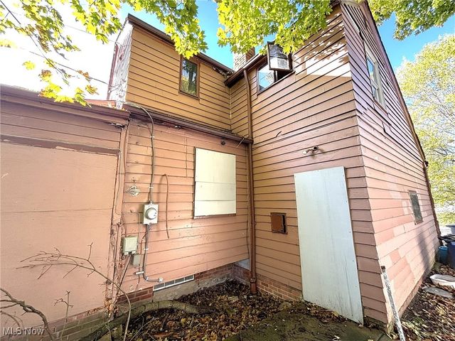 3957 Strandhill Road, Cleveland, OH 44118