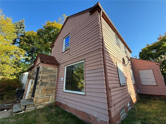 3957 Strandhill Road, Cleveland, OH 44118