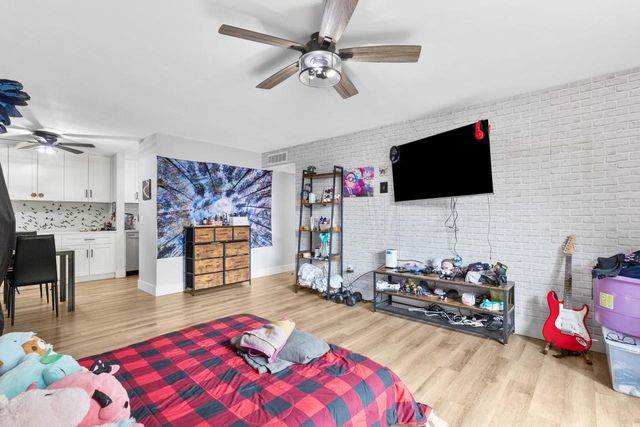 5253 N Lovers Lane ROAD #324, Milwaukee, WI 53225