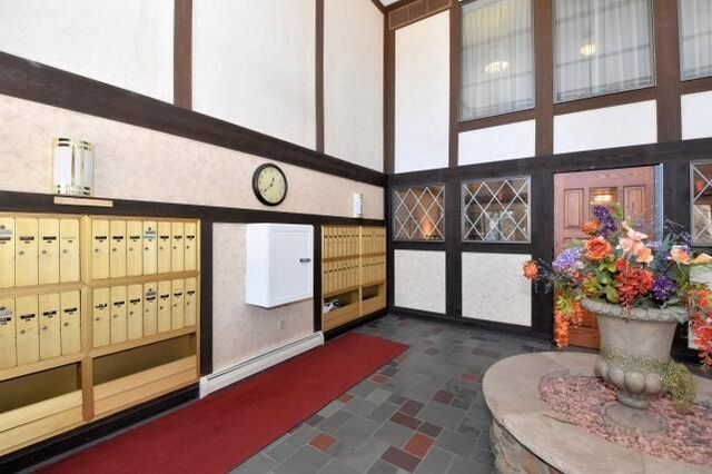 5253 N Lovers Lane ROAD #324, Milwaukee, WI 53225