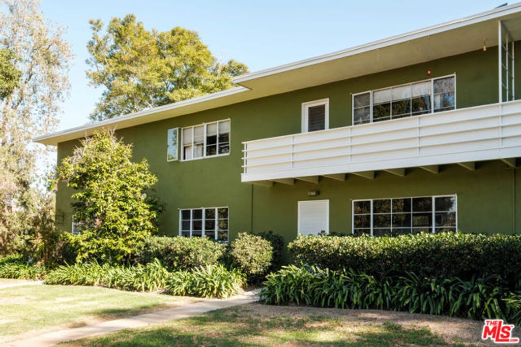 5273 Village, Los Angeles, CA 90016