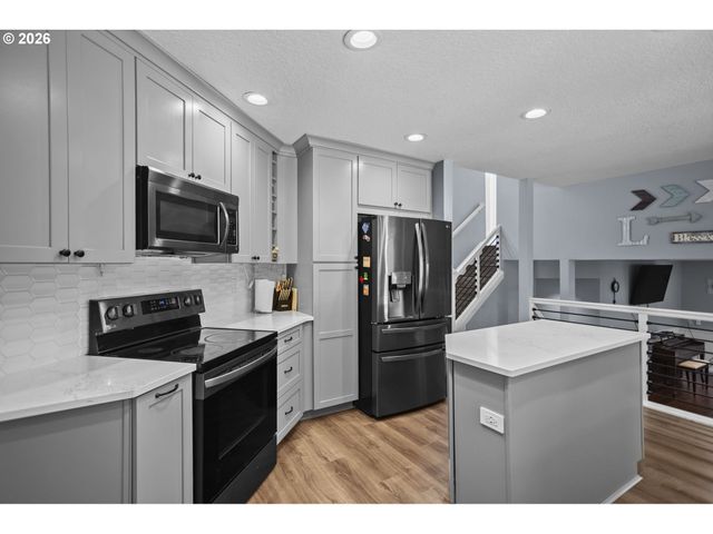 8020 Sw GEARHART Dr, Beaverton, OR 97007