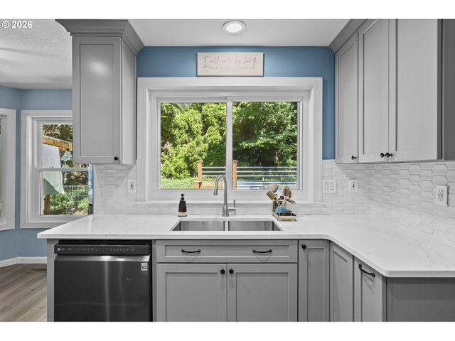 8020 Sw GEARHART Dr, Beaverton, OR 97007