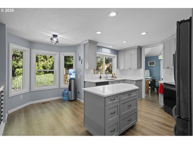 8020 Sw GEARHART Dr, Beaverton, OR 97007