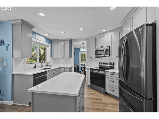 8020 Sw GEARHART Dr, Beaverton, OR 97007