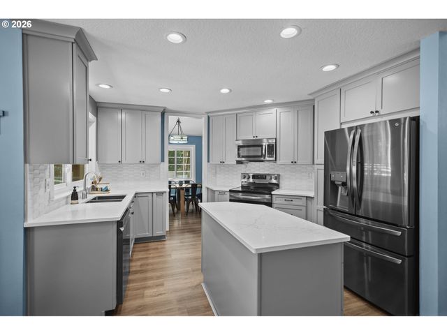 8020 Sw GEARHART Dr, Beaverton, OR 97007