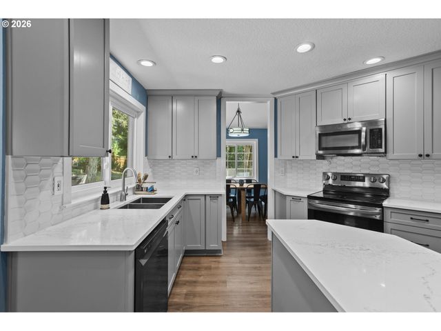8020 Sw GEARHART Dr, Beaverton, OR 97007
